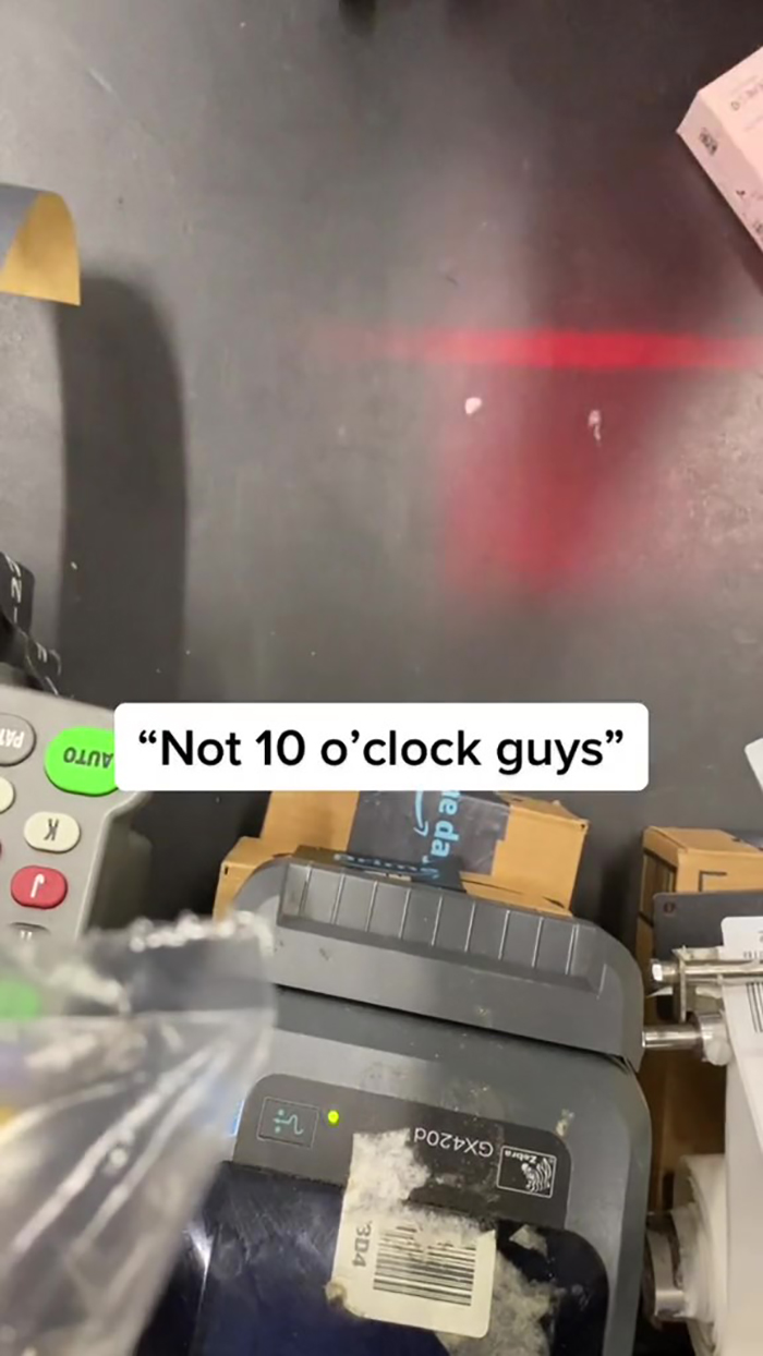 “It’s 9:59”: Amazon Supervisor Yells At Workers For Leaving 1 Minute Early, Video Goes Viral On The Internet “It’s 9:59”: Amazon Supervisor Yells At Workers For Leaving 1 Minute Early, Video Goes Viral On The Internet