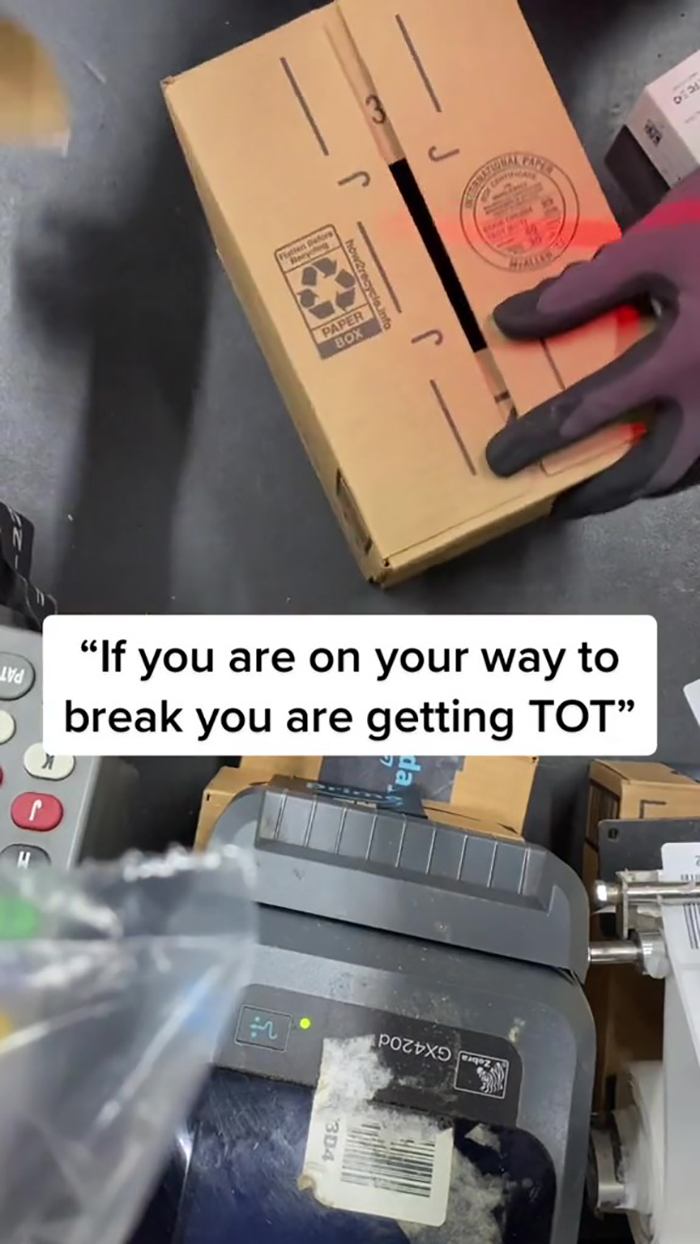 “It’s 9:59”: Amazon Supervisor Yells At Workers For Leaving 1 Minute Early, Video Goes Viral On The Internet