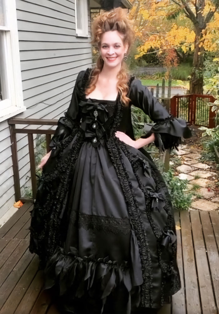 I Made A Gothic 18th Century Gown (S8578)
