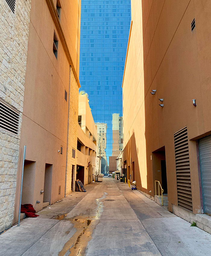 This Reflection Of The Sky On A Building Looks Like The Sky