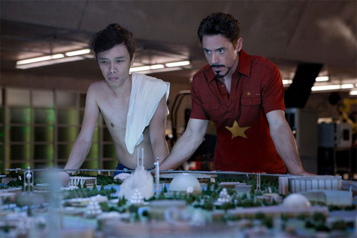 Guy Creates Funny And Silly Edits Of Him Hanging Out With Celebrities (78 Pics)