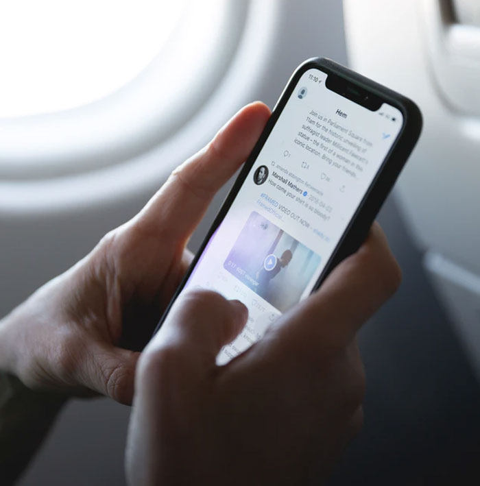 30 Things People Do That Just Scream "I'm Very Insecure"