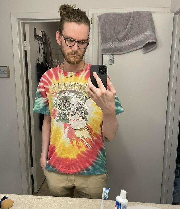 Inspirational Story Of One Of The Most Famous Tie-Dye Shirts Created For A Post-Soviet Lithuanian Basketball Team By An American Rock Band Is Going Viral Inspirational Story Of One Of The Most Famous Tie-Dye Shirts Created For A Post-Soviet Lithuanian Basketball Team By An American Rock Band Is Going Viral