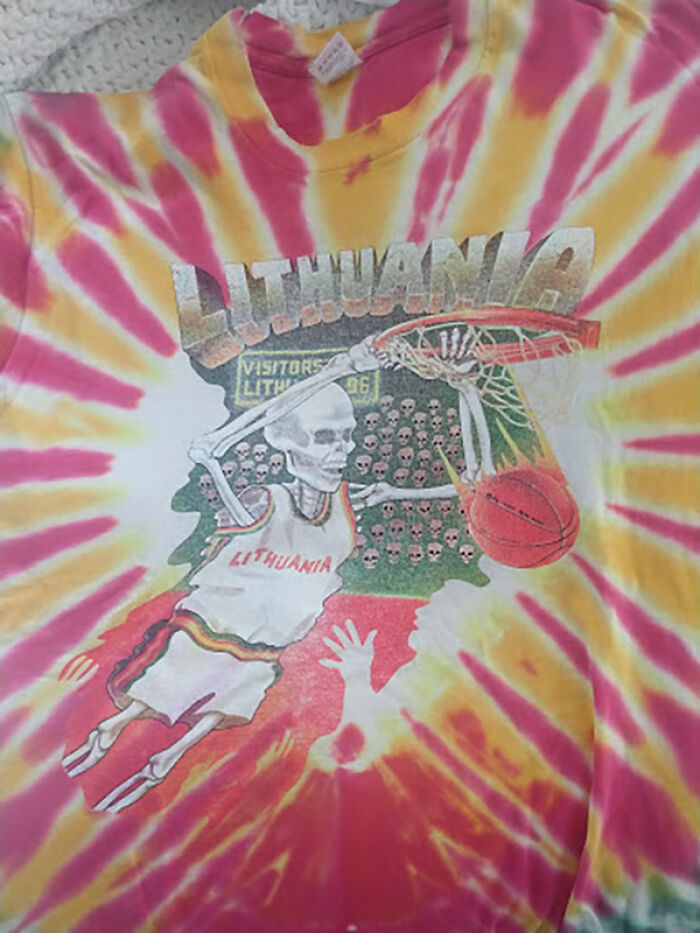 Inspirational Story Of One Of The Most Famous Tie-Dye Shirts Created For A Post-Soviet Lithuanian Basketball Team By An American Rock Band Is Going Viral Inspirational Story Of One Of The Most Famous Tie-Dye Shirts Created For A Post-Soviet Lithuanian Basketball Team By An American Rock Band Is Going Viral