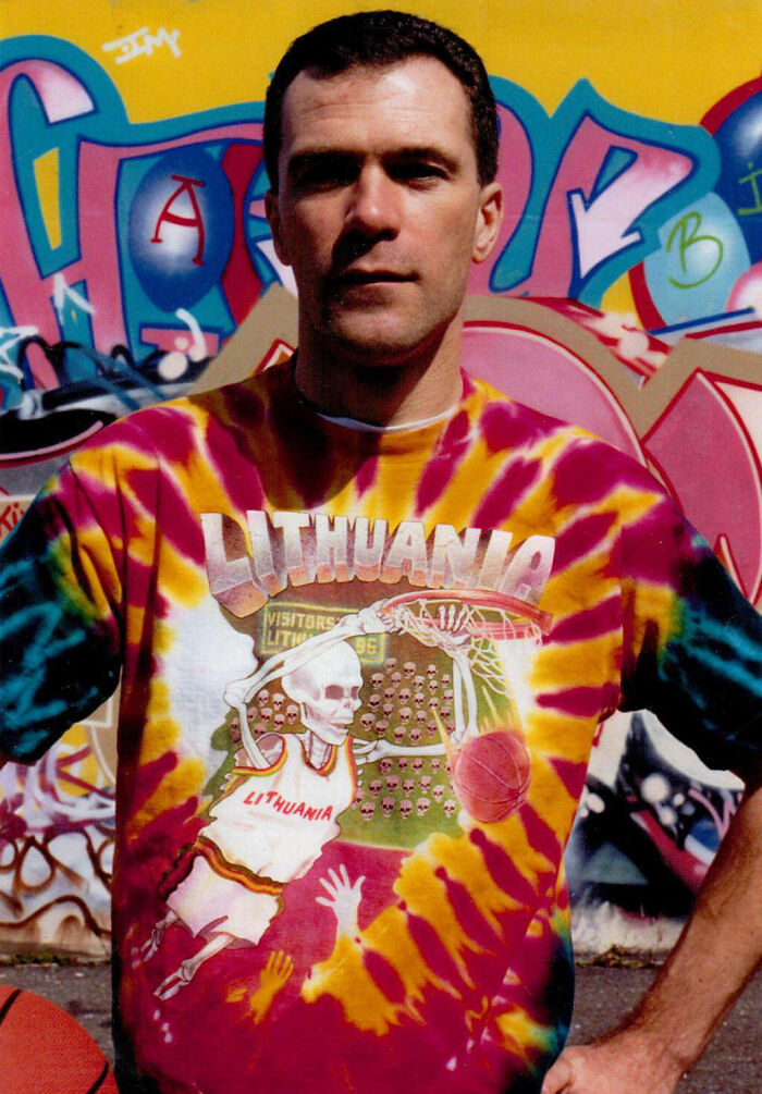 Inspirational Story Of One Of The Most Famous Tie-Dye Shirts Created For A Post-Soviet Lithuanian Basketball Team By An American Rock Band Is Going Viral Inspirational Story Of One Of The Most Famous Tie-Dye Shirts Created For A Post-Soviet Lithuanian Basketball Team By An American Rock Band Is Going Viral