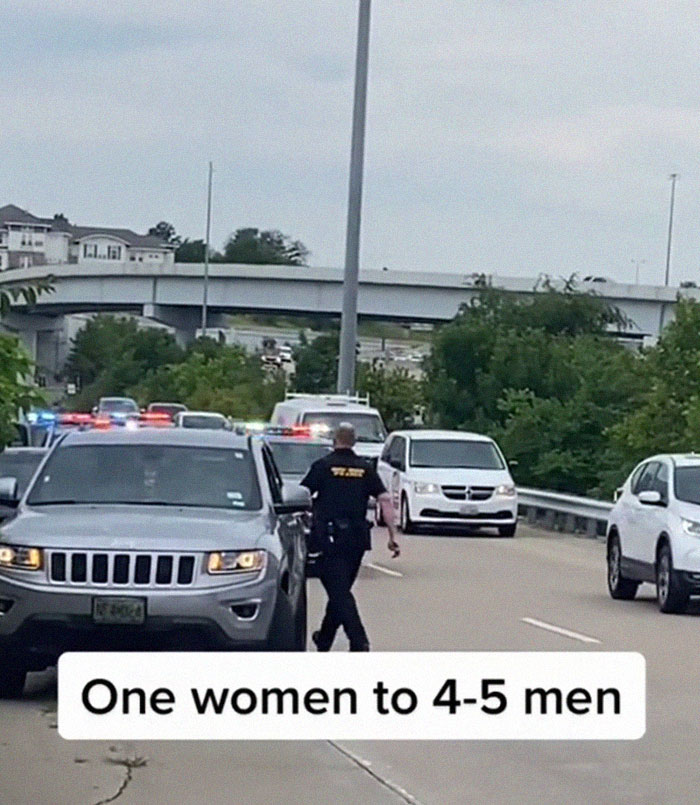 Numerous Drivers Pull Over To Check On A Black Woman Who Was Stopped By Cops And Was Screaming For Help