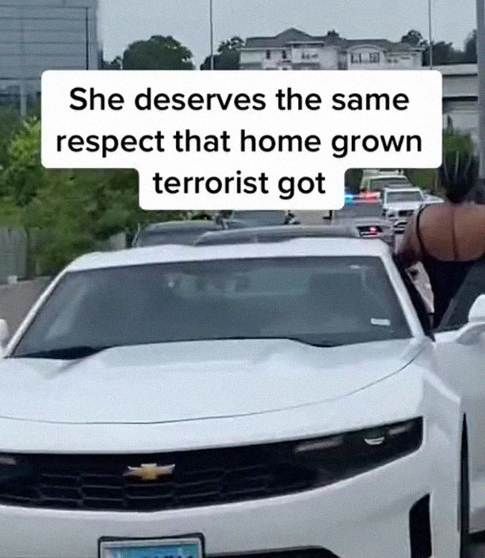 Numerous Drivers Pull Over To Check On A Black Woman Who Was Stopped By Cops And Was Screaming For Help