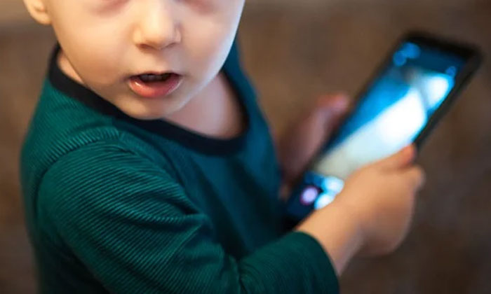 Guy Gets Mad When Friend Refuses To Buy Him A New Phone After Her Toddler Destroys His, Sparks A Debate Between Parents Online