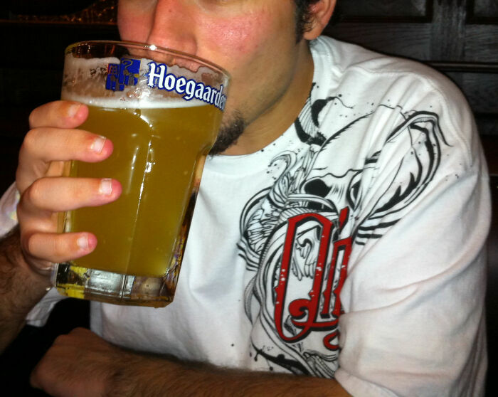 27 People Share 'Cry For Help' Signs That Aren't So Obvious