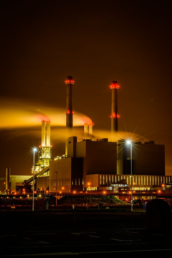 Person Starts A Thread Asking If He's Missing Something About Young People Having So Much Money, And People Delivered Their Answers