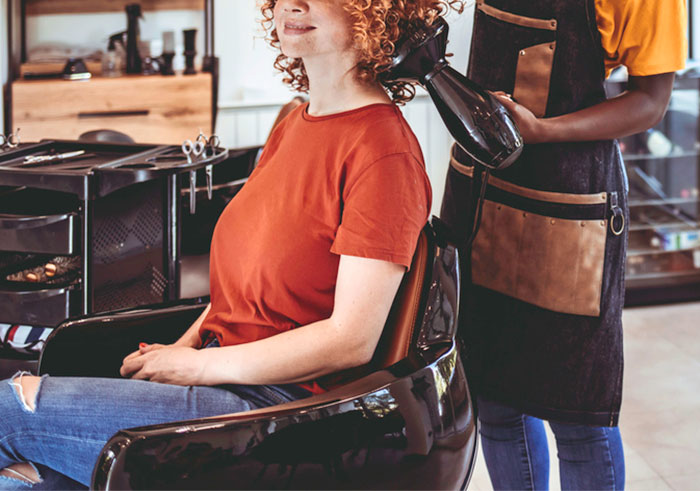 White Woman Is Shamed For ‘Cultural Appropriation’ For Going To A Salon That Specializes In Black Hair White Woman Is Shamed For ‘Cultural Appropriation’ For Going To A Salon That Specializes In Black Hair