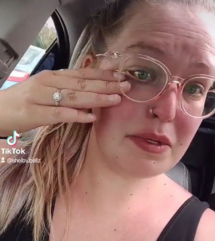 Woman Violates A Gym's Dress Code By Wearing A Sports Bra, Gets Fat-Shamed By The Staff And Kicked Out