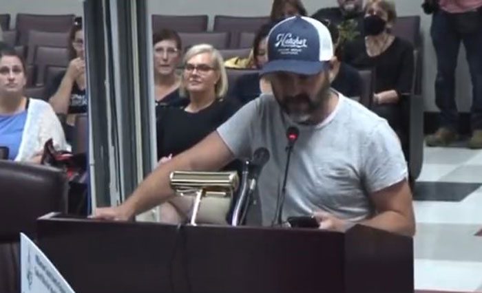 Dad Schools Anti-Mask Parents About What Is And Isn’t In The Bible In Powerful Speech Dad Schools Anti-Mask Parents About What Is And Isn’t In The Bible In Powerful Speech