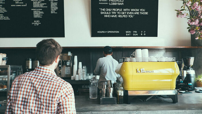 30 Awkward Situations That Are Embarrassing For No Real Reason