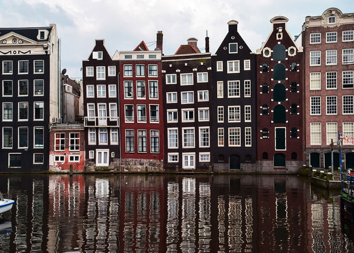 40 Ignorant And Disrespectful Things People Witnessed American Tourists Doing In Other Countries