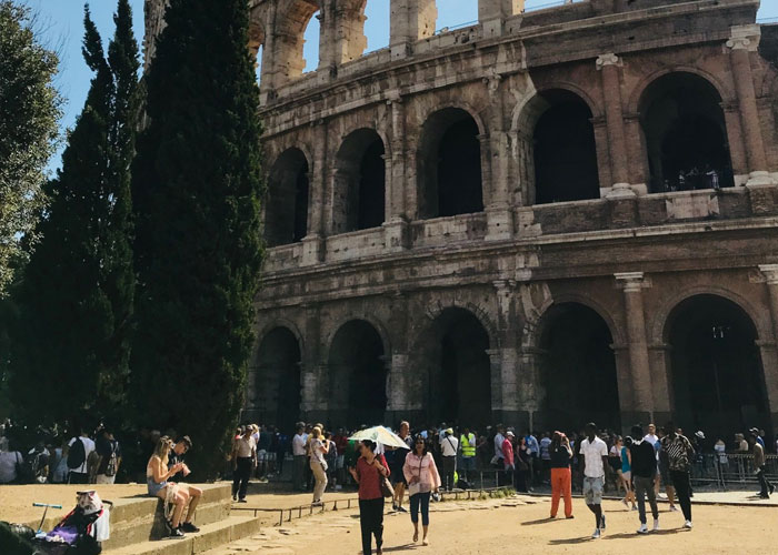 40 Ignorant And Disrespectful Things People Witnessed American Tourists Doing In Other Countries