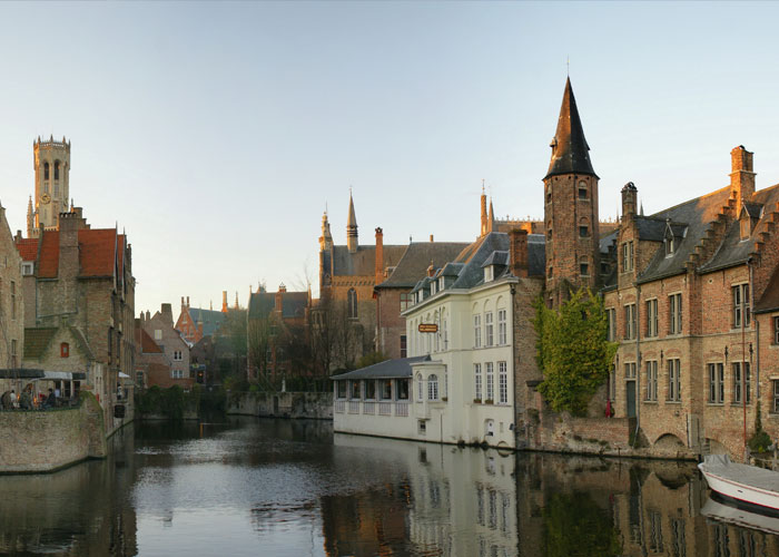 40 Ignorant And Disrespectful Things People Witnessed American Tourists Doing In Other Countries