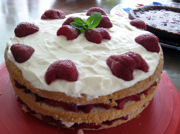 People Are Sharing Their Weird Family Things That They Only Realized Were Not Normal Later In Life (35 Answers)