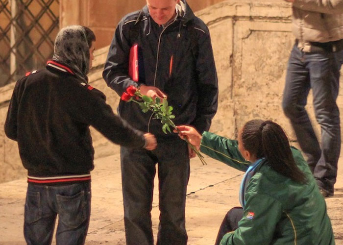 People Expose 40 Of The Worst Tourist Scams That Travelers Should Know