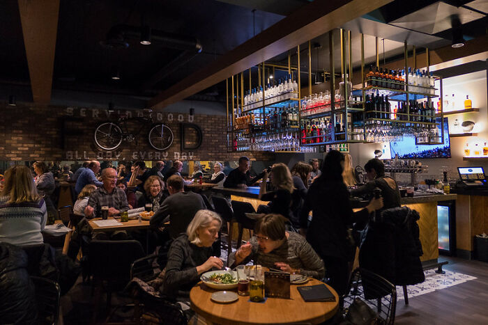 30 Awkward Situations That Are Embarrassing For No Real Reason