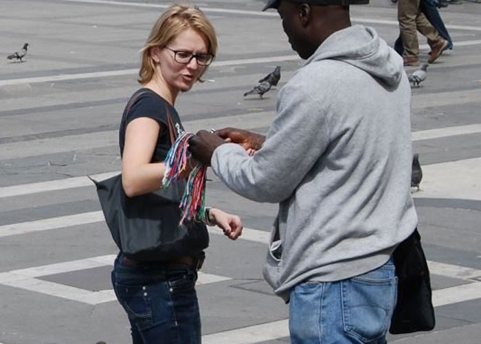 People Expose 40 Of The Worst Tourist Scams That Travelers Should Know