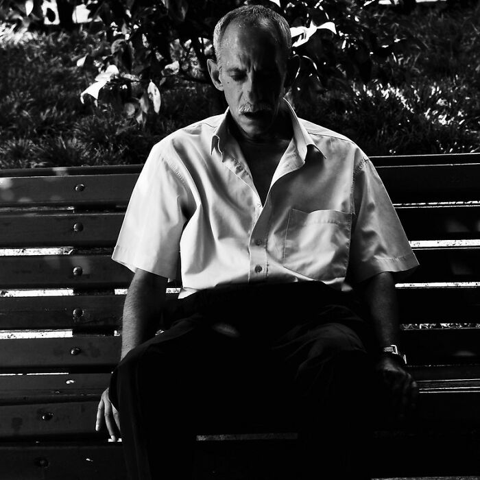 30 Awkward Situations That Are Embarrassing For No Real Reason