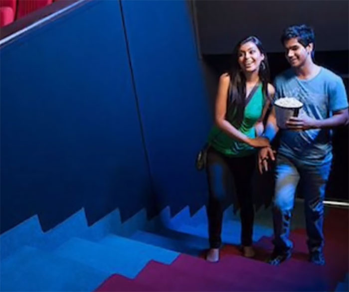 30 Awkward Situations That Are Embarrassing For No Real Reason