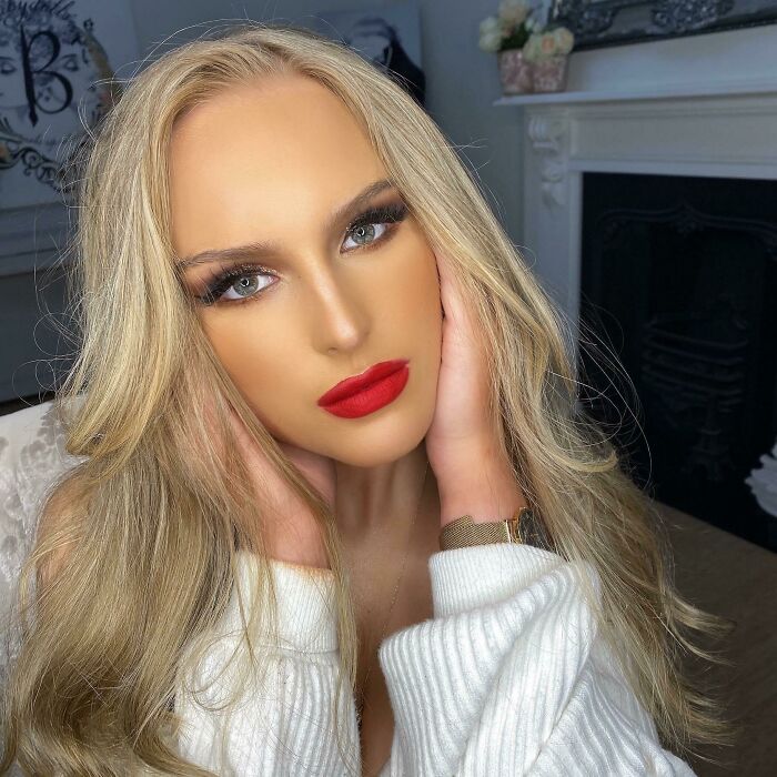 This Girl Is Stunning But That Foundation Colour Was A.... Choice By The Mua..