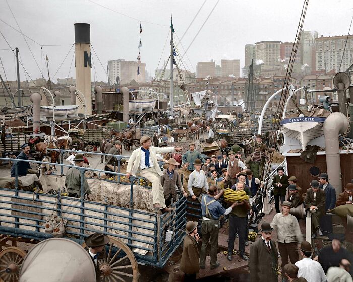 This (Shockingly High-Res & Colorized) Photo Was Taken Over 100 Years Ago, And Shows A Crew Of Men Unloading A Banana Boat In New York. I Almost Feel Like I'm There