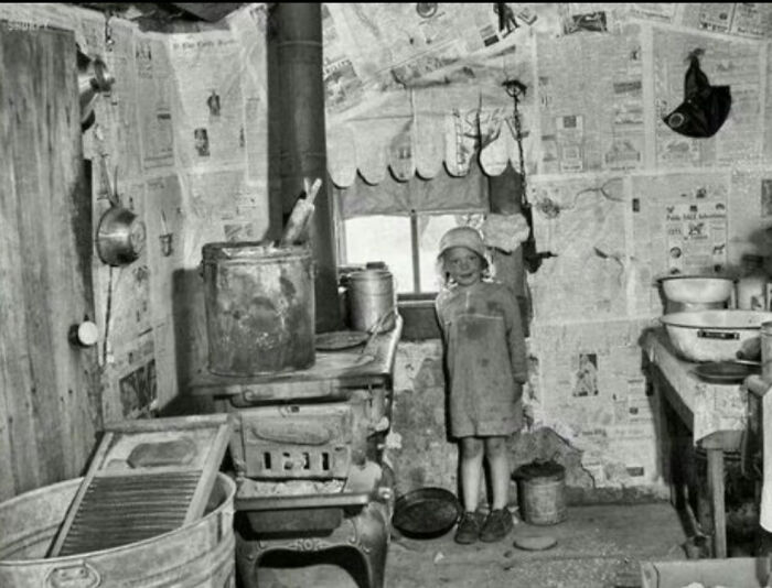 Little Girl Living A Hard Life In The The 1930s