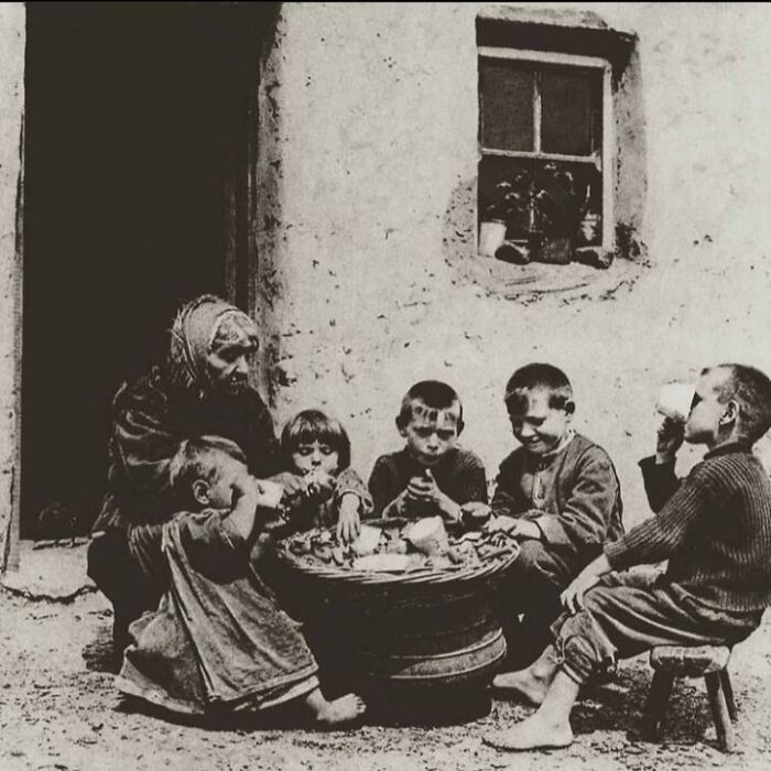 Irish Familly Having A Meal Of Potatoes And Milk 1917
