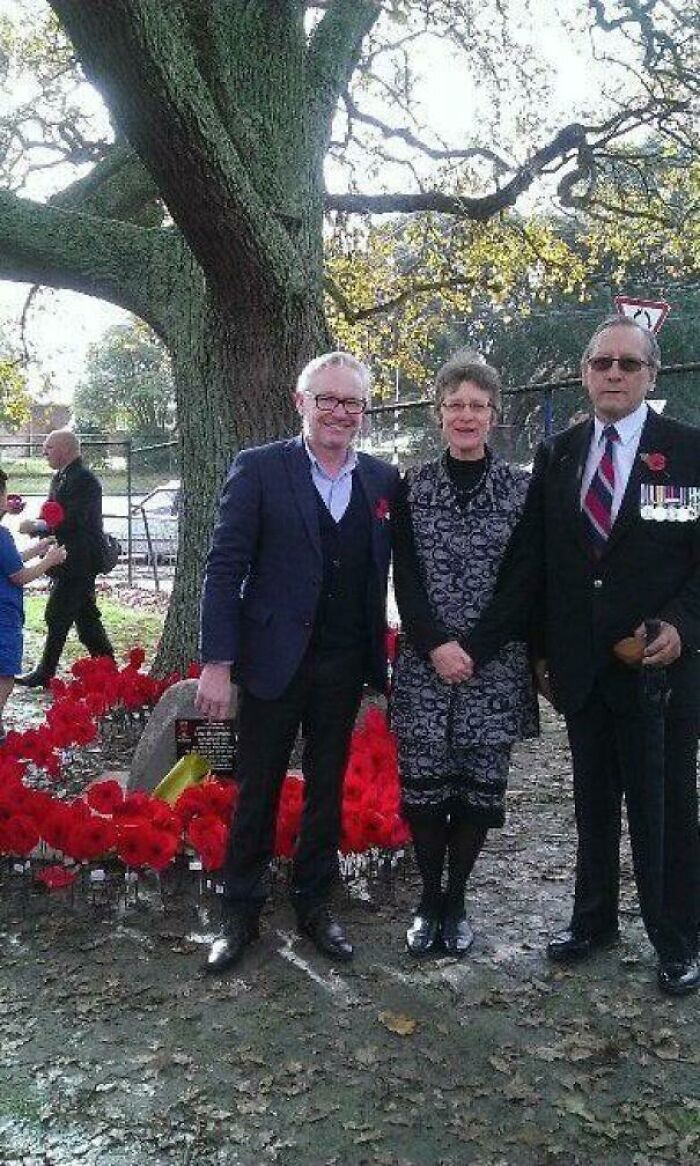 These Guys Are Not Holding Hands