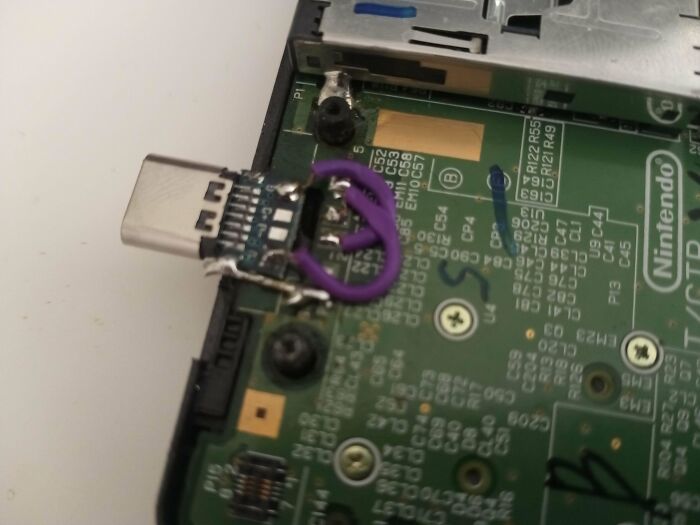 3ds Charger Died, Decided To Replace It With A USB-C Conector But With The Battery Wasn't Fitting Well, So...