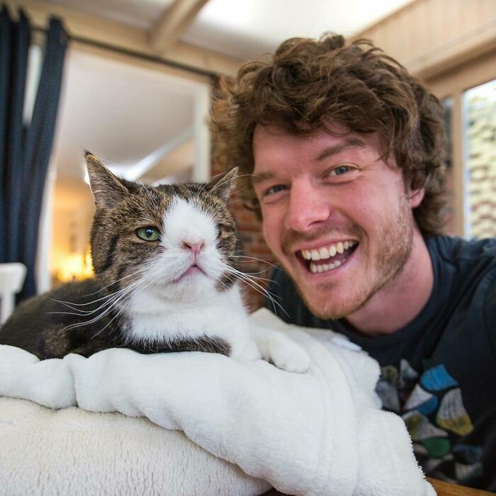 Nope Nope, I’m A Cat And Ain’t Smiling For Any Hooman!