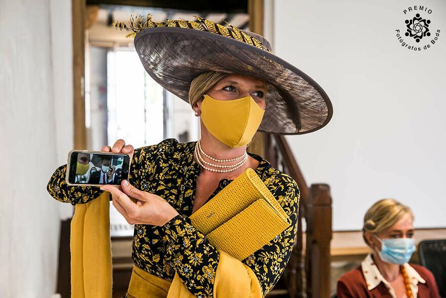 Very Elegant Wedding Guest Photo By Andreu Doz
