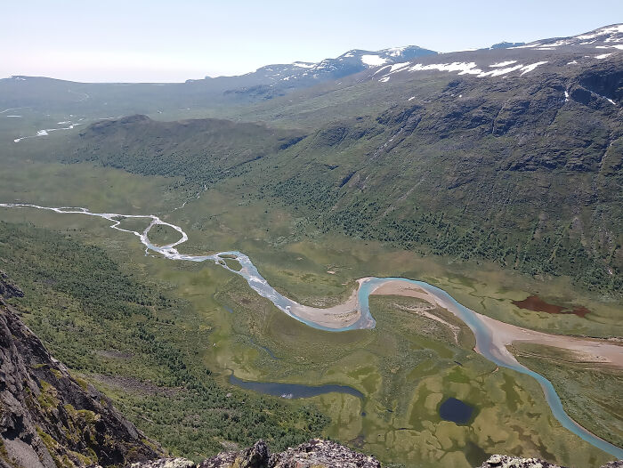 Knutshøe ( 1500mtr), Litle Brother To Besseggen In Norway. Looking Down 500 Mtr In To The Valley Below