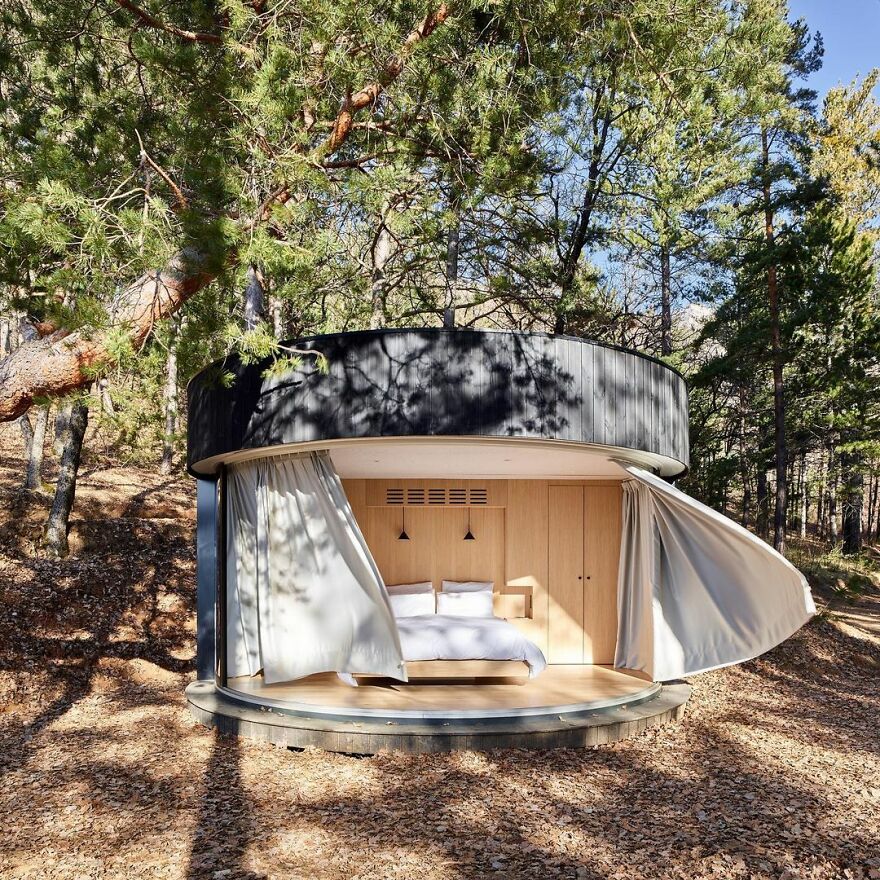 This Tiny 183 Square Foot Cabin That Is Aimed At Stressed-Out City Dwellers Can Be Assembled Anywhere In The World This Tiny 183 Square Foot Cabin That Is Aimed At Stressed-Out City Dwellers Can Be Assembled Anywhere In The World