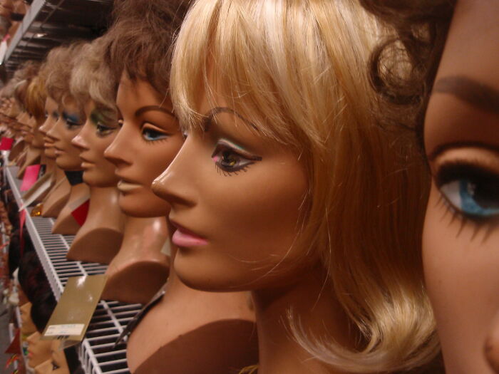 Guy Asks If It’s Wrong Of Him To Demand His Bald Sister Wears A Wig To His Engagement Party Guy Asks If It’s Wrong Of Him To Demand His Bald Sister Wears A Wig To His Engagement Party