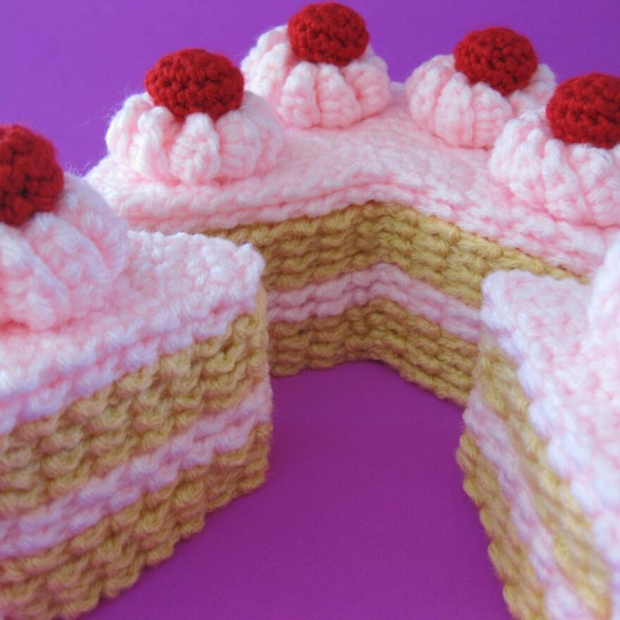 Woman Makes Crochet Dough Dishes That Are Simply "Delicious"