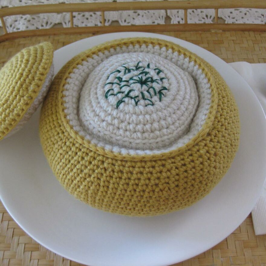 Woman Makes Crochet Dough Dishes That Are Simply "Delicious"