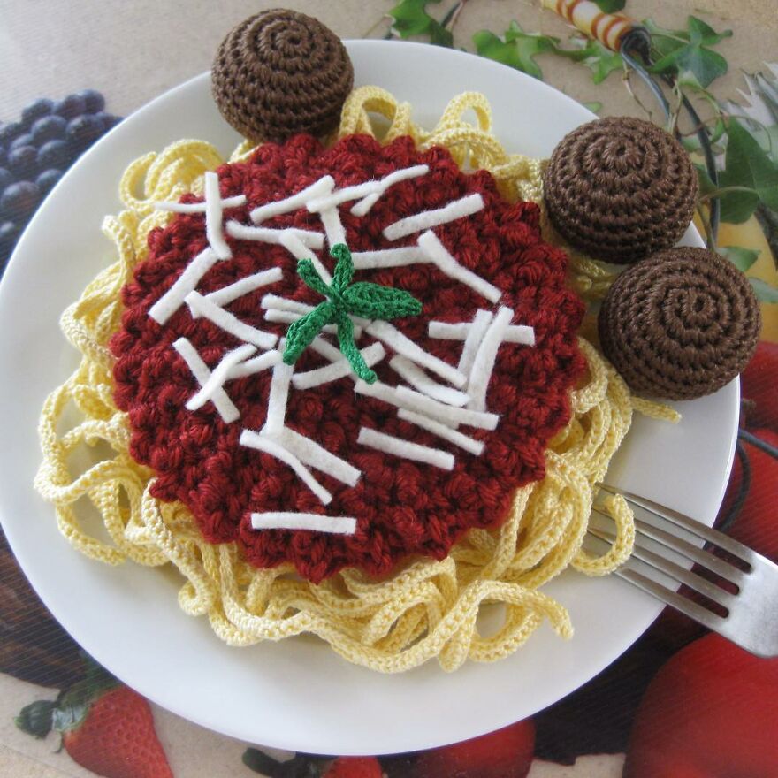Woman Makes Crochet Dough Dishes That Are Simply "Delicious"