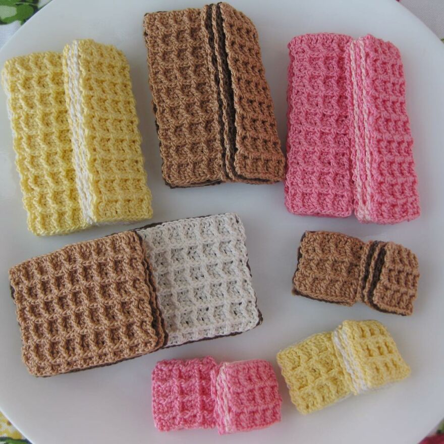 Woman Makes Crochet Dough Dishes That Are Simply "Delicious"