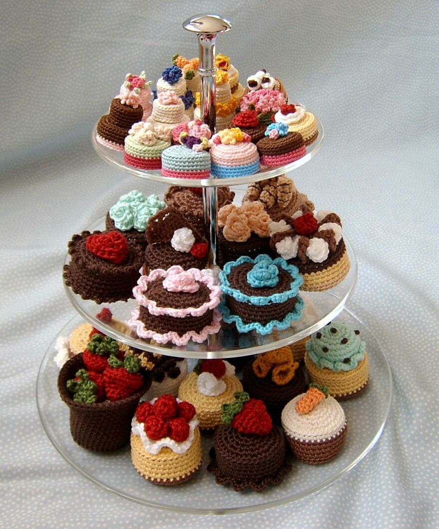 Woman Makes Crochet Dough Dishes That Are Simply "Delicious"