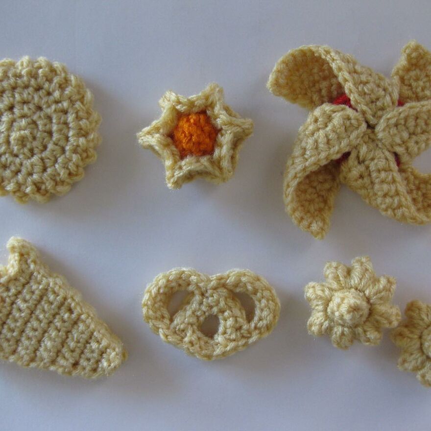 Woman Makes Crochet Dough Dishes That Are Simply "Delicious"