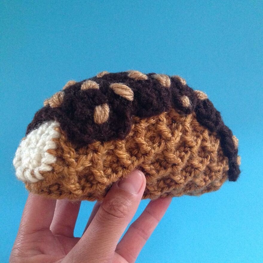 Woman Makes Crochet Dough Dishes That Are Simply "Delicious"