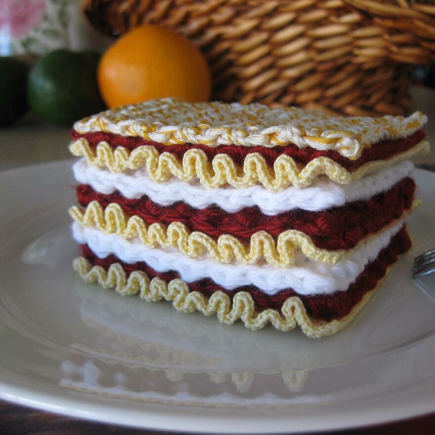 Woman Makes Crochet Dough Dishes That Are Simply "Delicious"