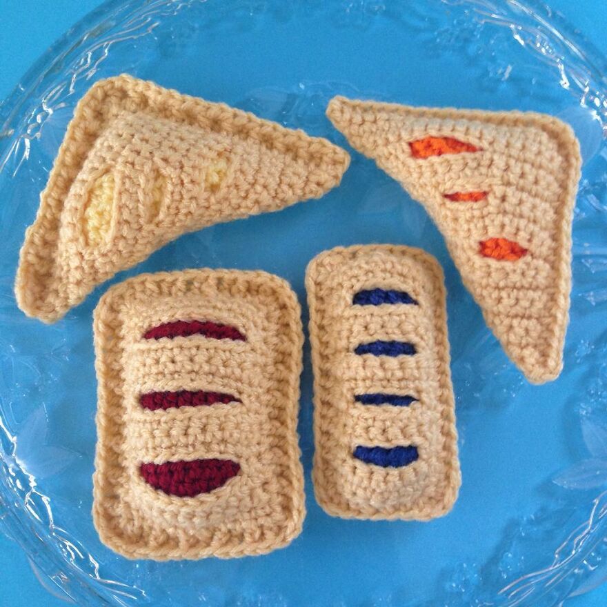 Woman Makes Crochet Dough Dishes That Are Simply "Delicious"