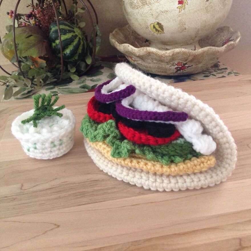 Woman Makes Crochet Dough Dishes That Are Simply "Delicious"