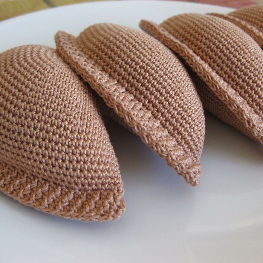 Woman Makes Crochet Dough Dishes That Are Simply "Delicious"