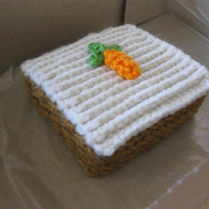 Woman Makes Crochet Dough Dishes That Are Simply "Delicious"